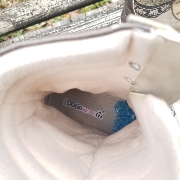 Womans Vegan Leather Beige Long Boots. Tick-Tock Design. Sz 37=6.5 - Picture 6 of 13